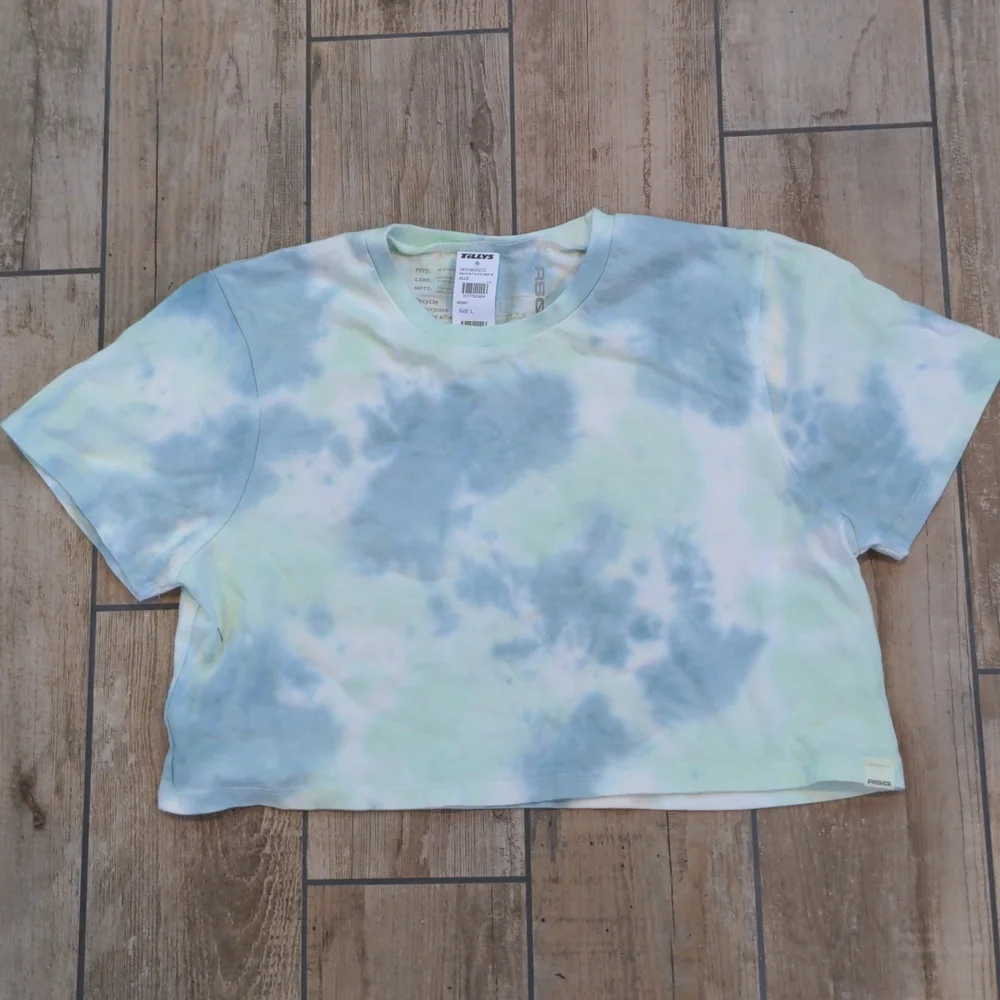NWT Girls' RSQ Tie Dyed Cropped Tee and Matching Sweat Short Set